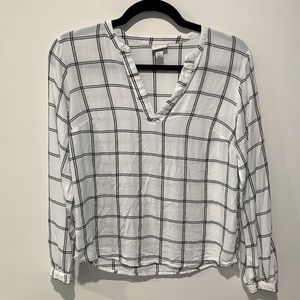 Long sleeve v-neck blouse/ Size S